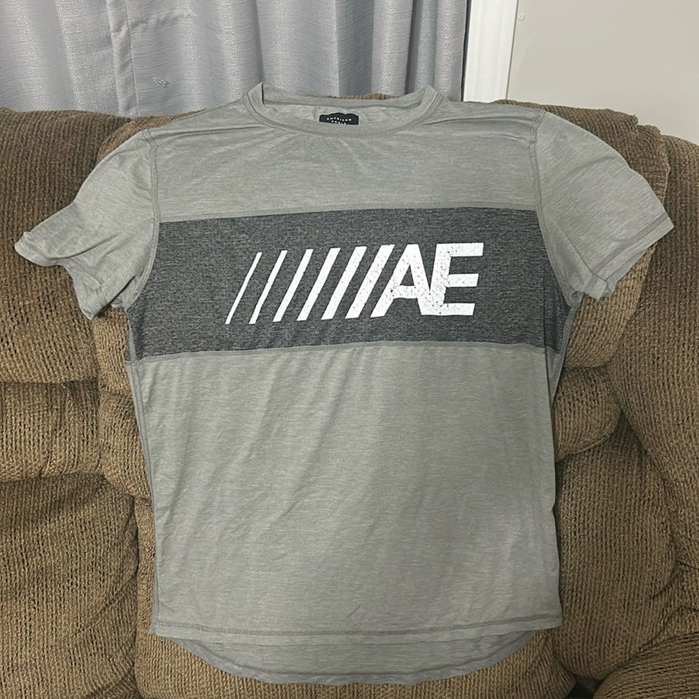 american eagle men’s gray t shirt
